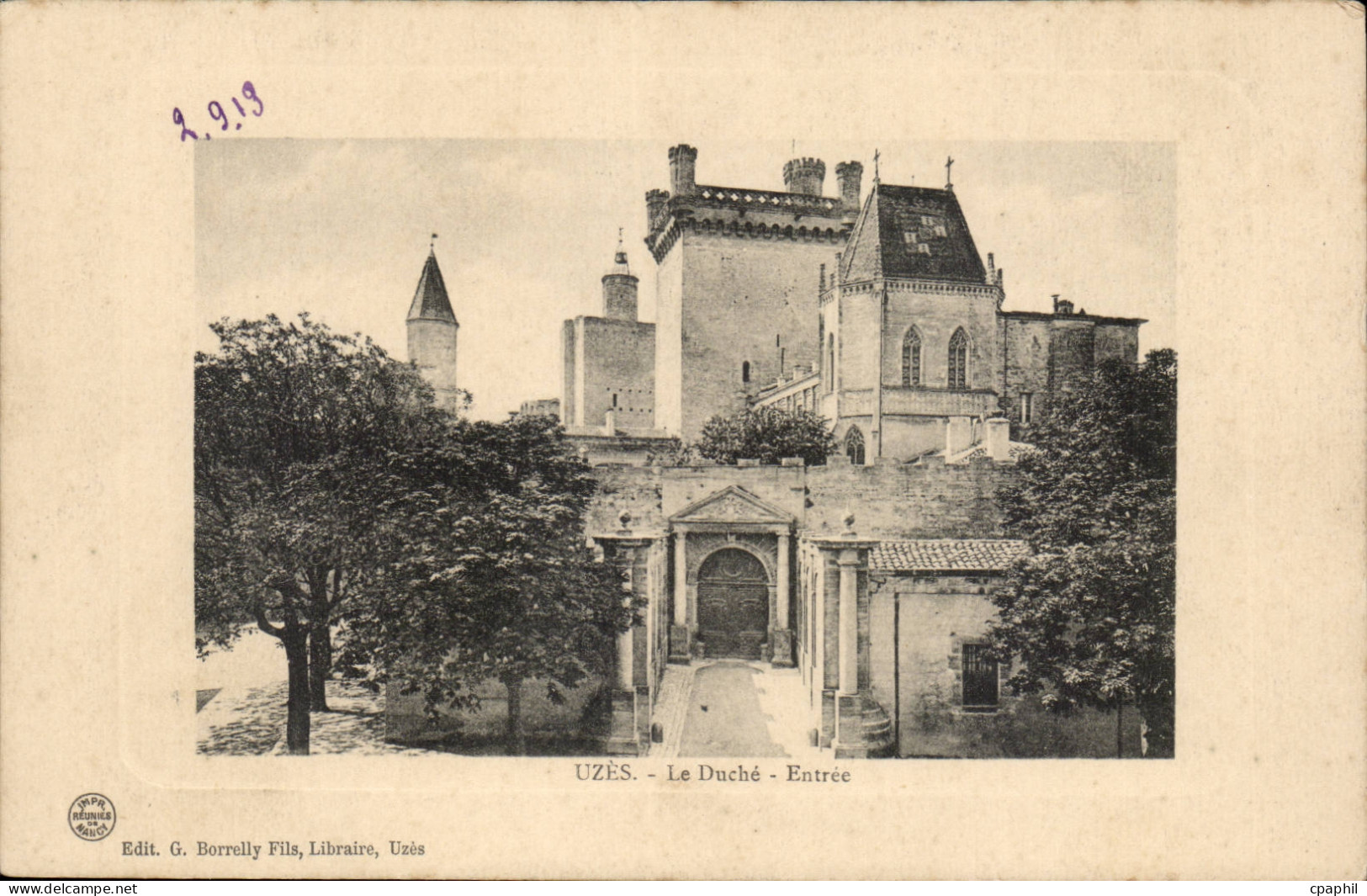 CPA Uzes Le duche Entree