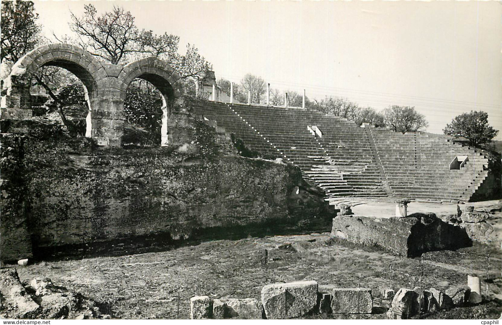 CPA Vaison la Romaine le Theatre antique