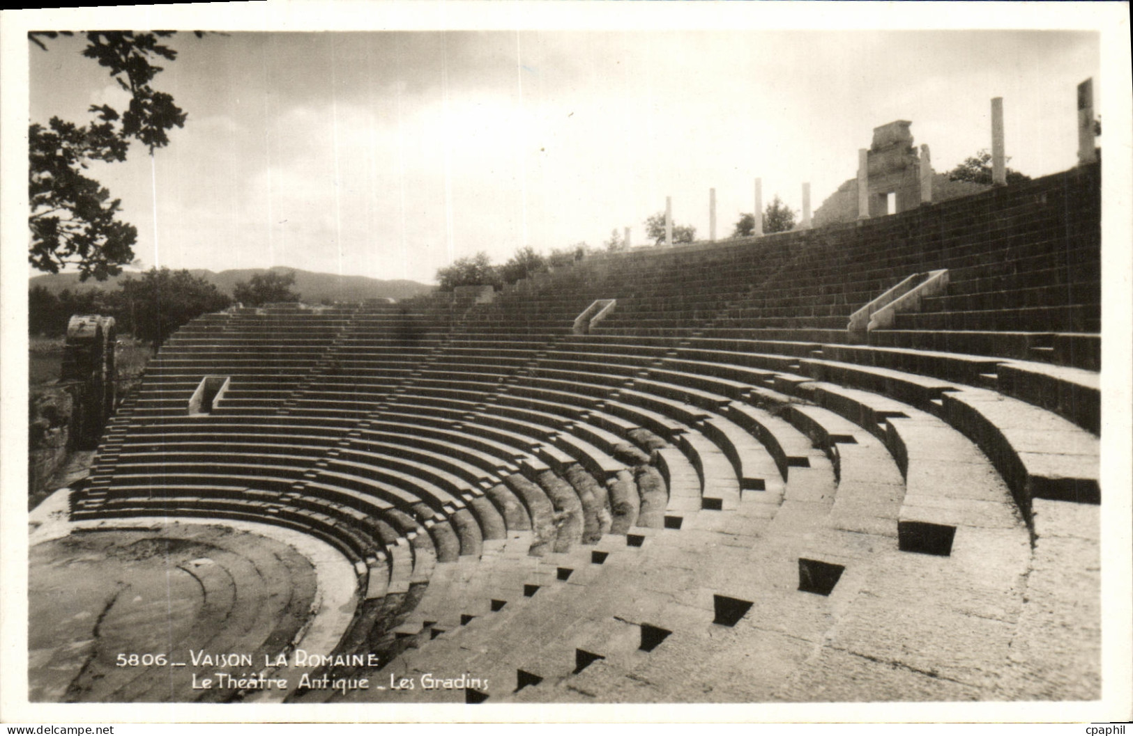 CPA Vaison La Romaine Le theatre antique Les gradins