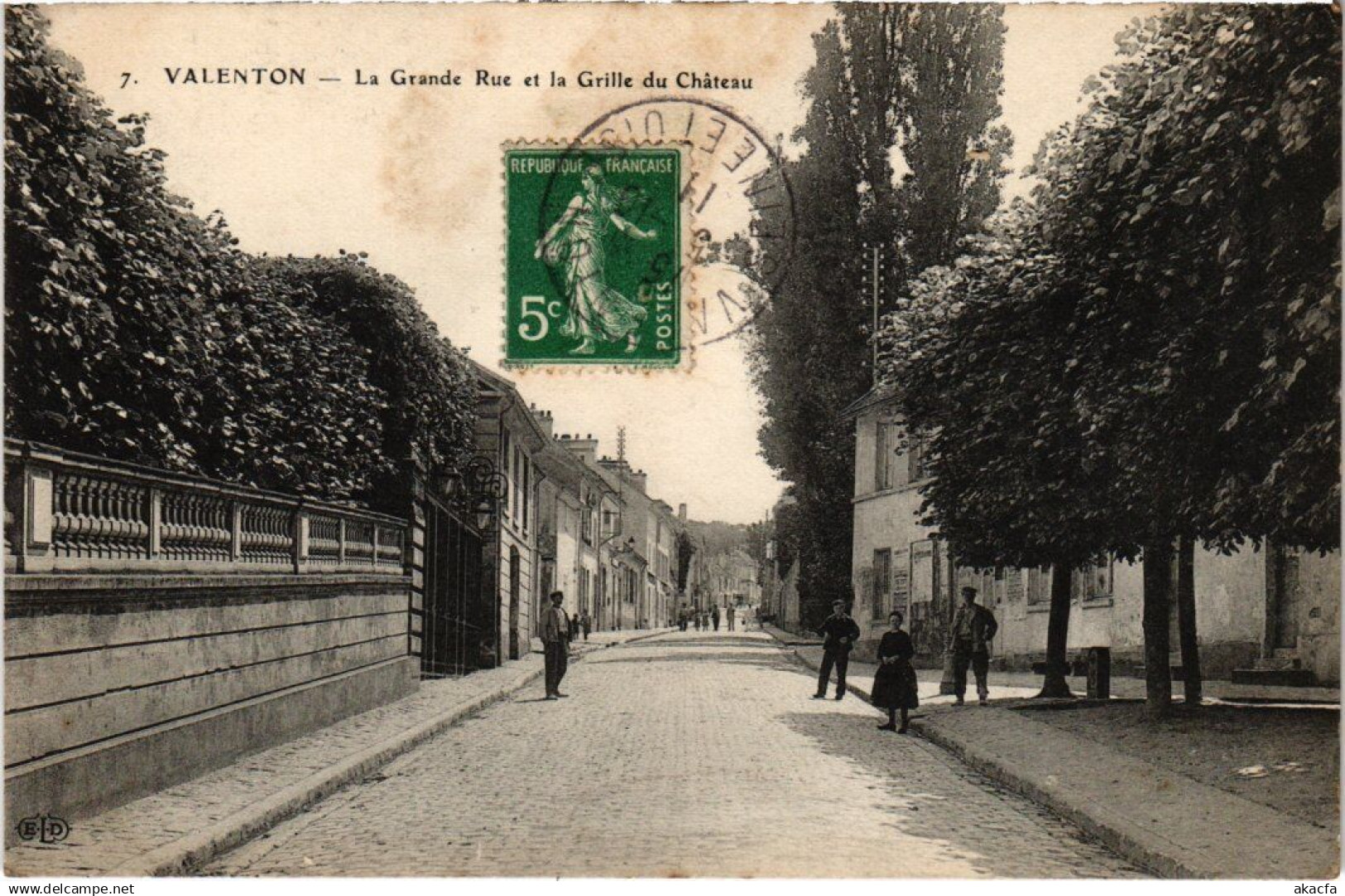 CPA Valenton Grande Rue et Grille du Chateau (1364168)
