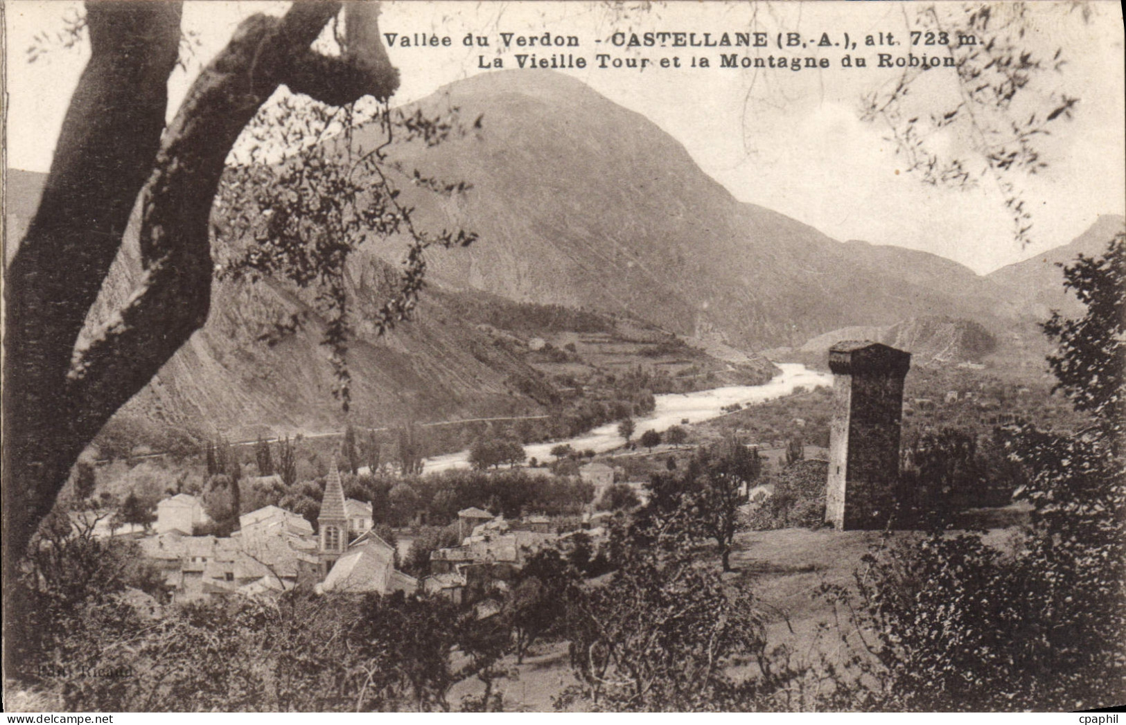 CPA Valle du Verdon Castellane B A La Vieille Tour et la Montagne du Robion