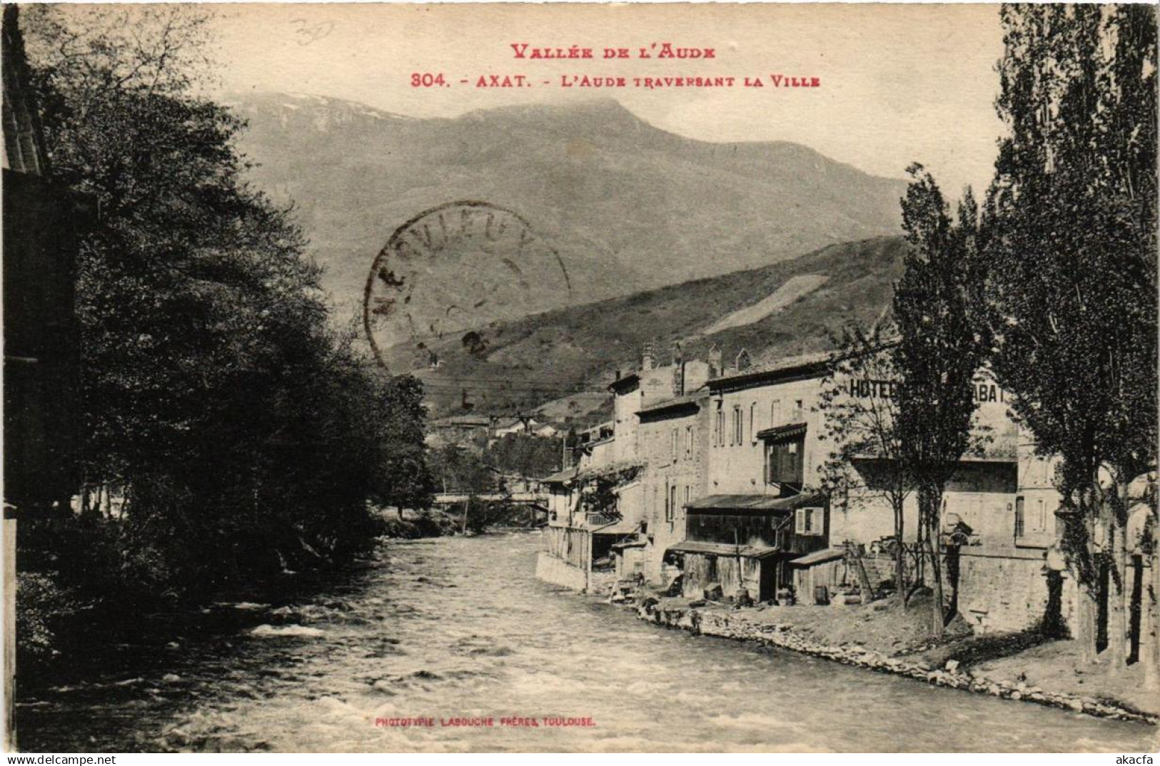CPA Vallée de l'AUDE Axat l'AUDE traversant la Ville (618162)