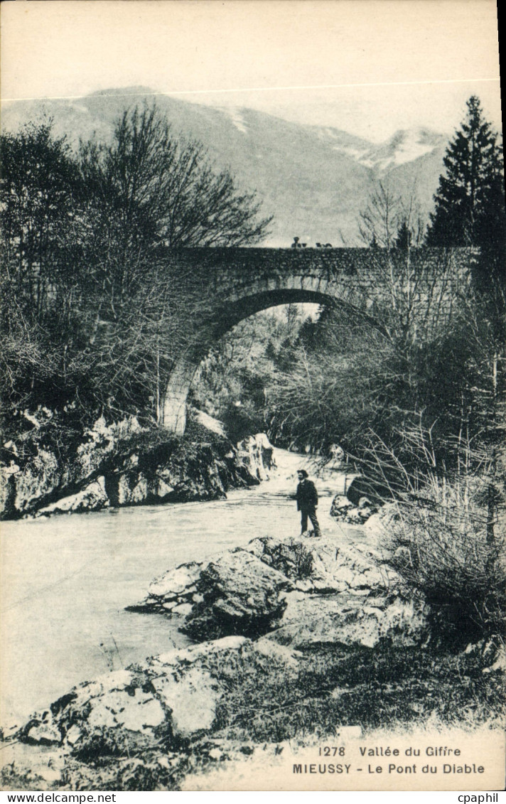 CPA Vallee du Gifire Mieussy Le Pont du Diable
