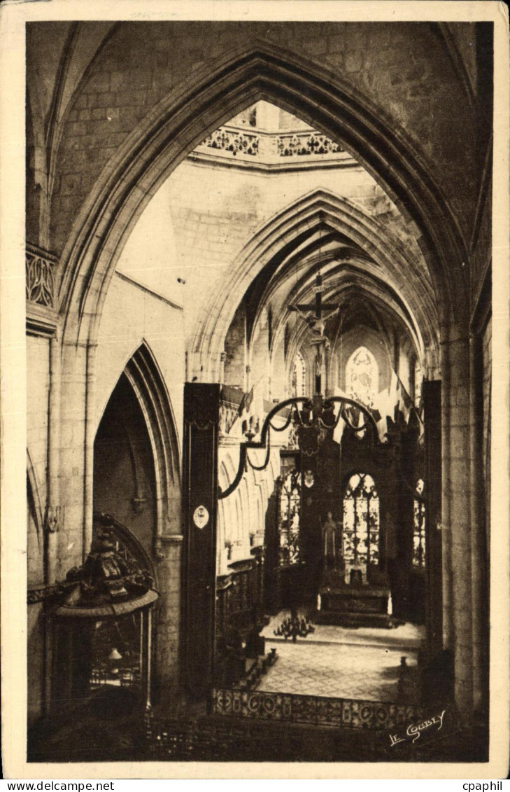CPA Valognes Interieur de l Eglise St Malo chaire sculptee
