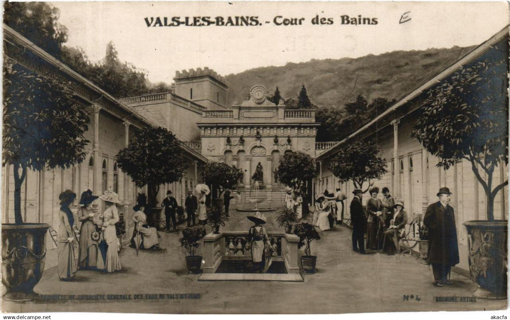 CPA VALS-les-BAINS Cour des Bains (661290)