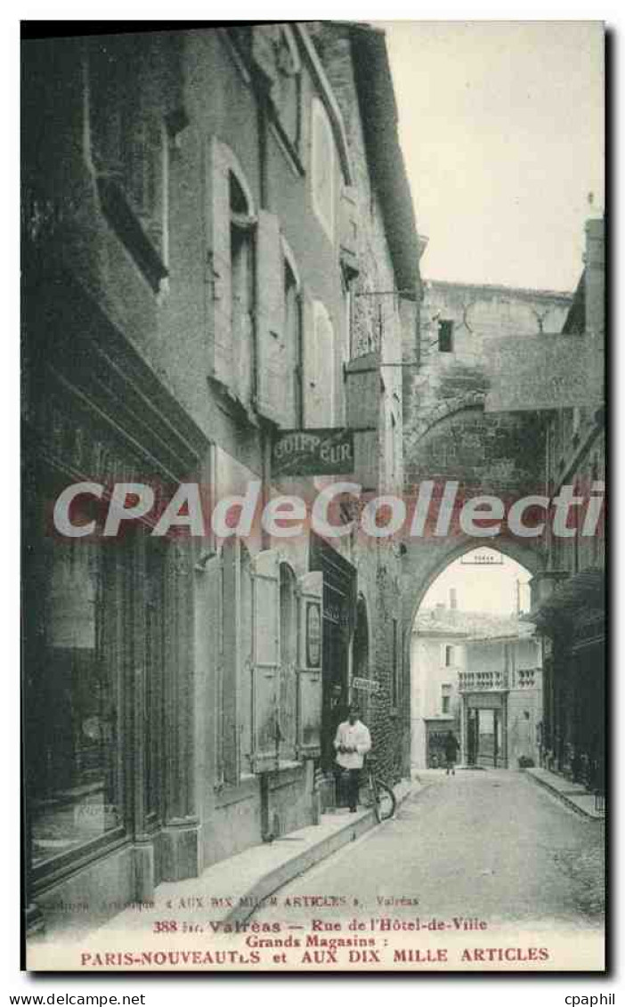 CPA Vaucluse Valreas Rue de l'Hotel de Ville Grands Magasins
