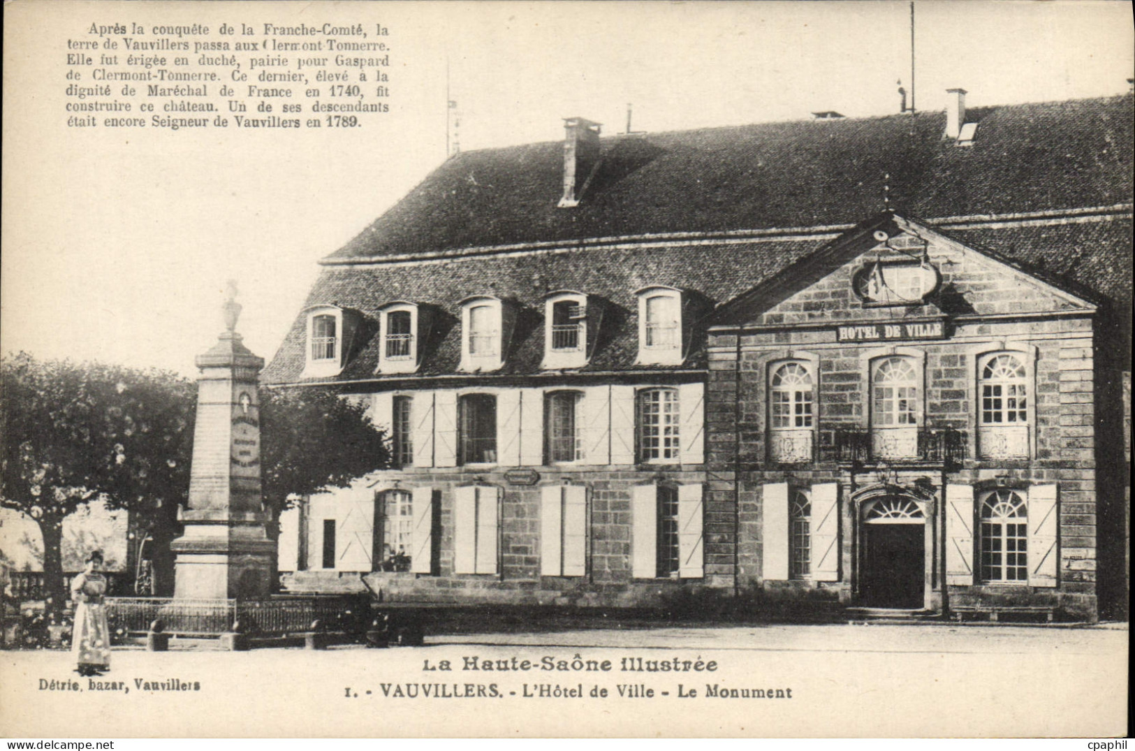 CPA Vauvillers L'Hotel de Ville Le Monument
