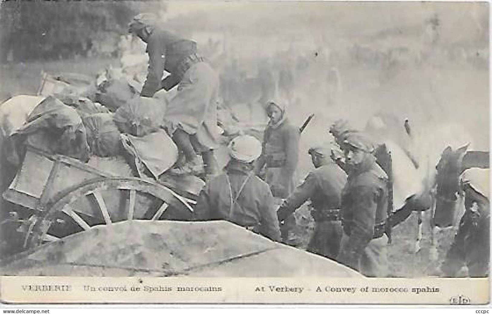 CPA Verberie Militaria Un convoi de spahis marocains 1ere Guerre Mondiale