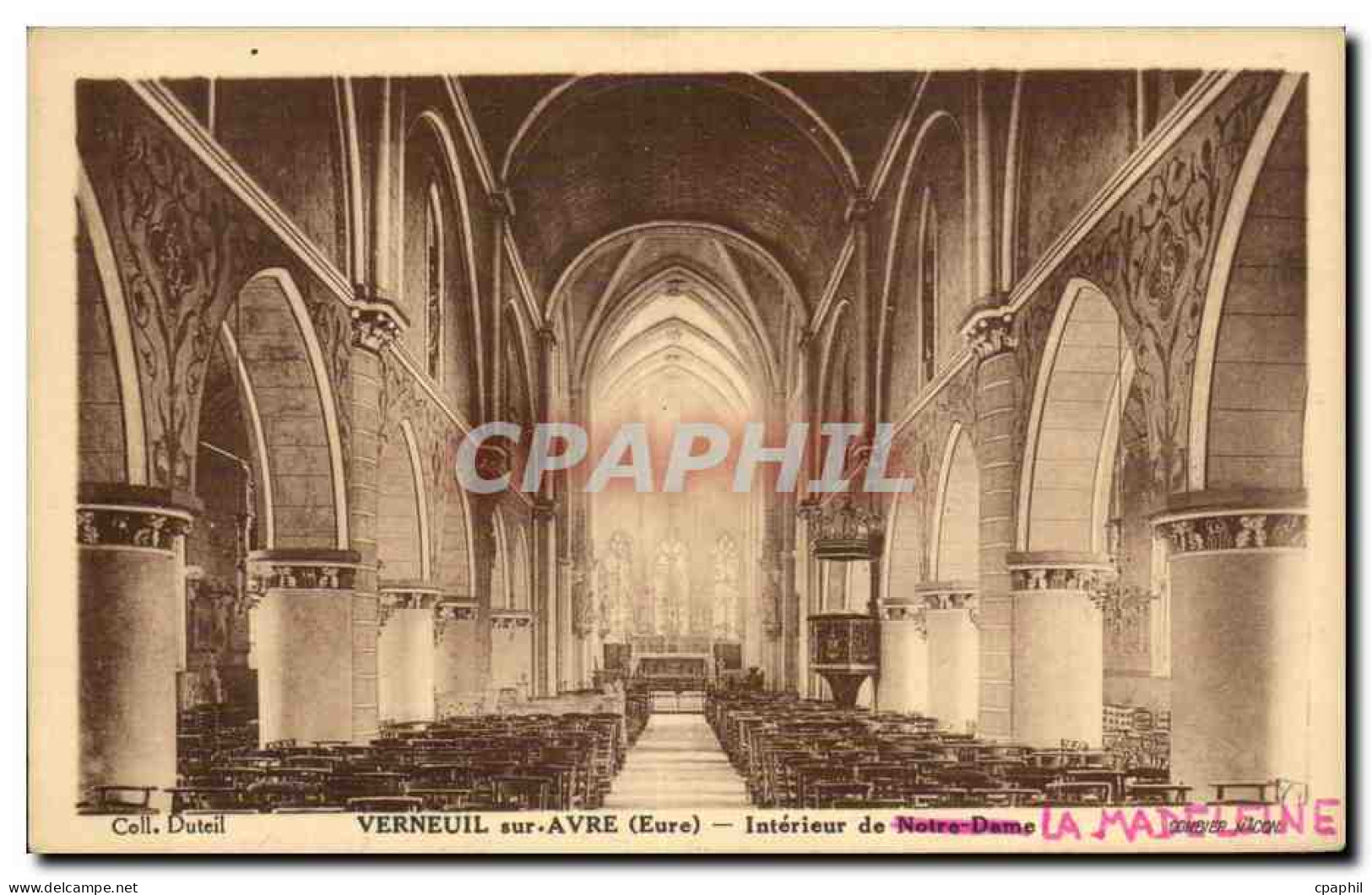 CPA Verneuil sur Avre Interieur de la Madeleine