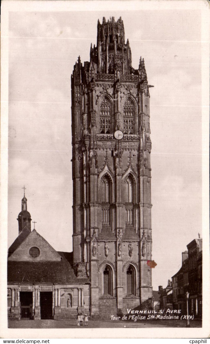 CPA Verneuil Sur Avre Tour de l'Eglise Ste Madeleine