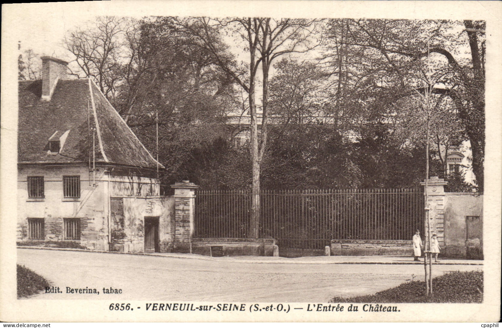 CPA Verneuil Sur Seine L'Entree Du Chateau