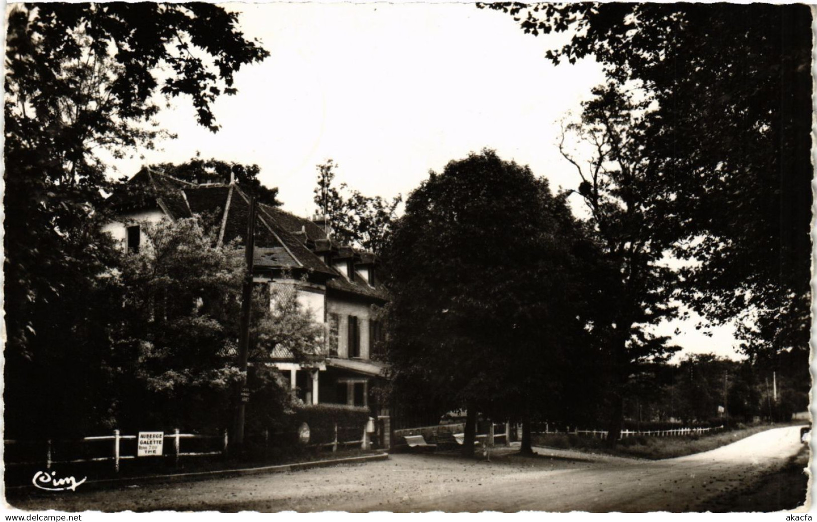 CPA VERNEUIL-sur-SEINE - La Foret l'Auberge de la Galette (358774)