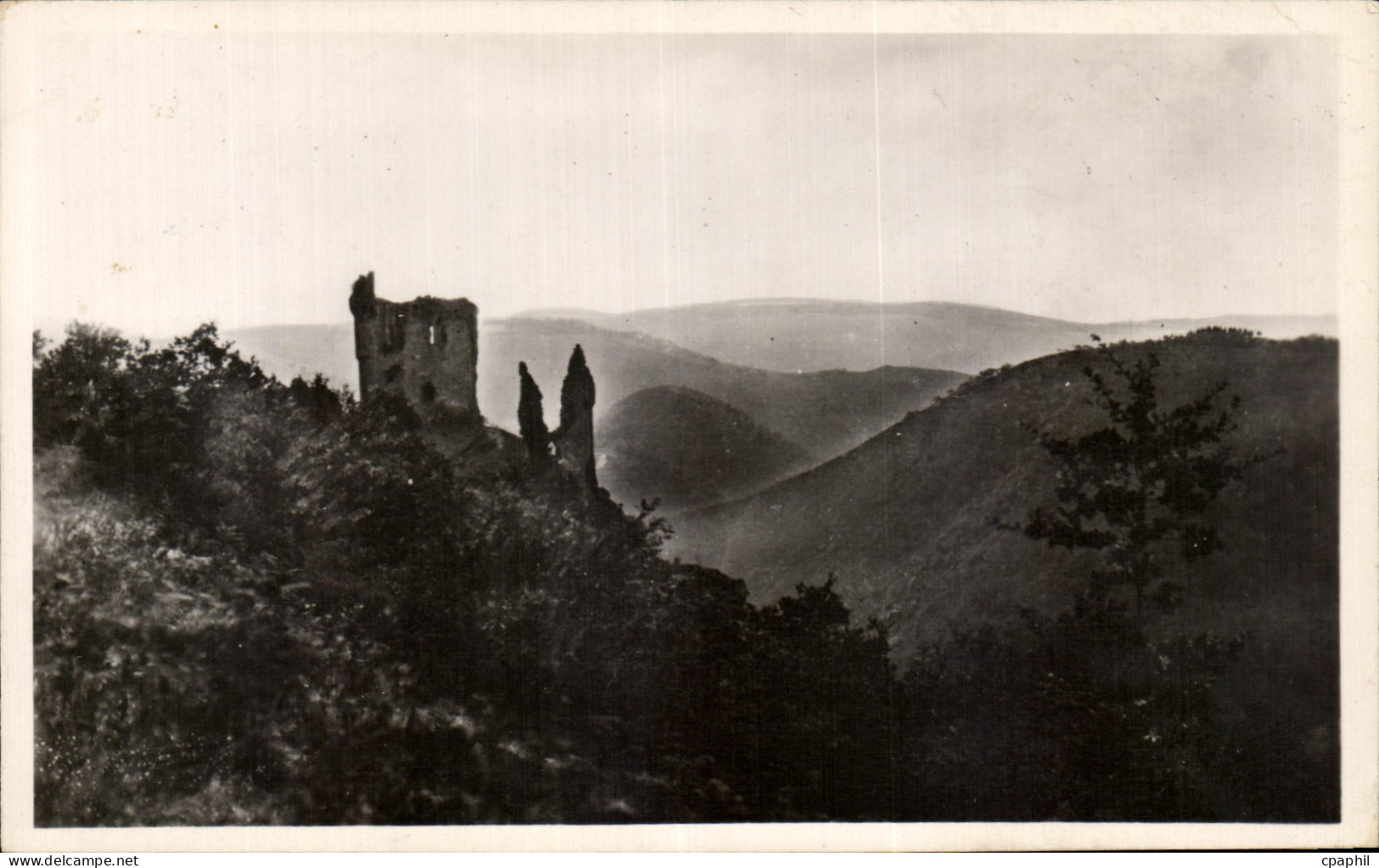 CPA Vernoux Ruines du Chateau de la Tourette sur la Vallee