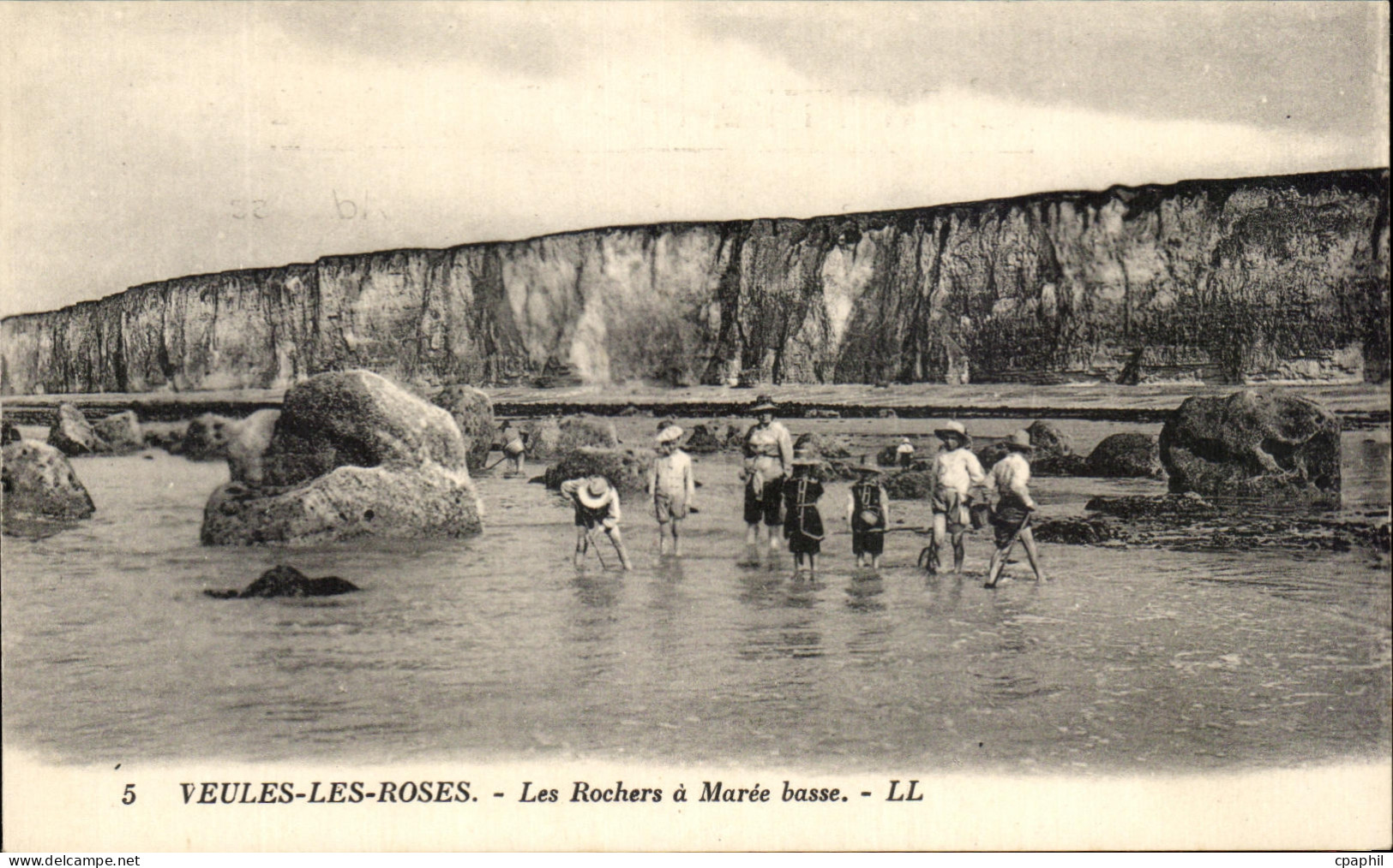 CPA Veules Les Roses Les Rochers a Maree Basse Enfants