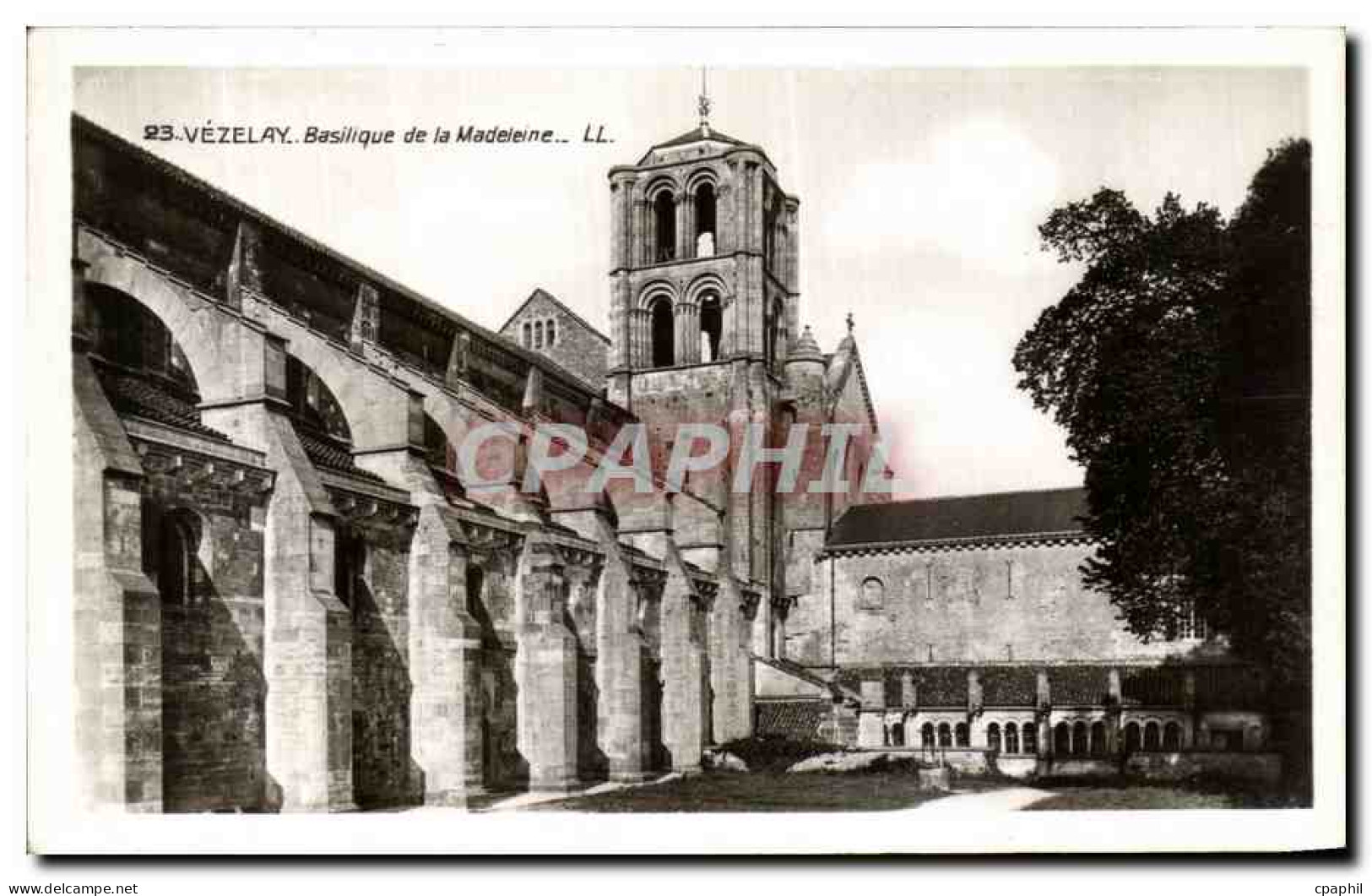 CPA Vezelay Basilique de la Madeleince