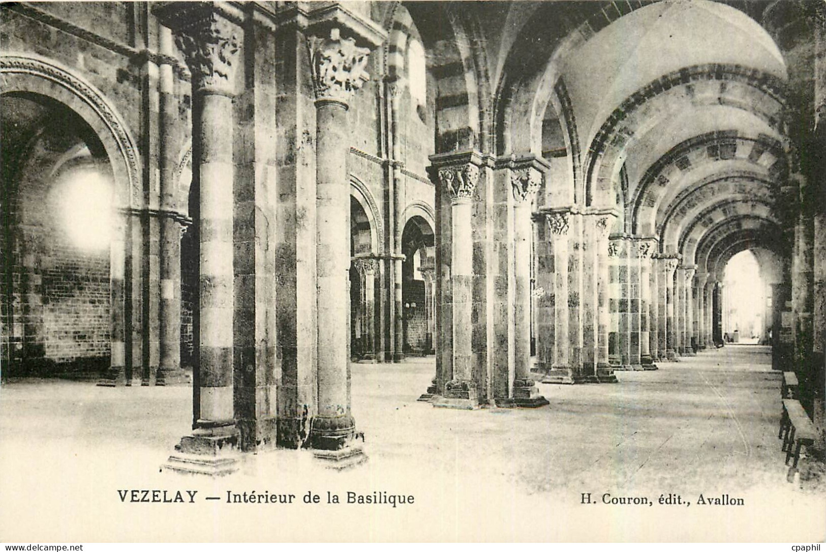 CPA Vezelay Interieur de la Basilique