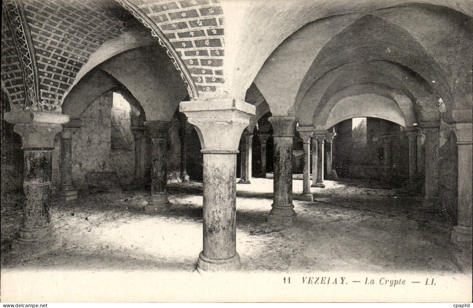 CPA Vezelay La crypte