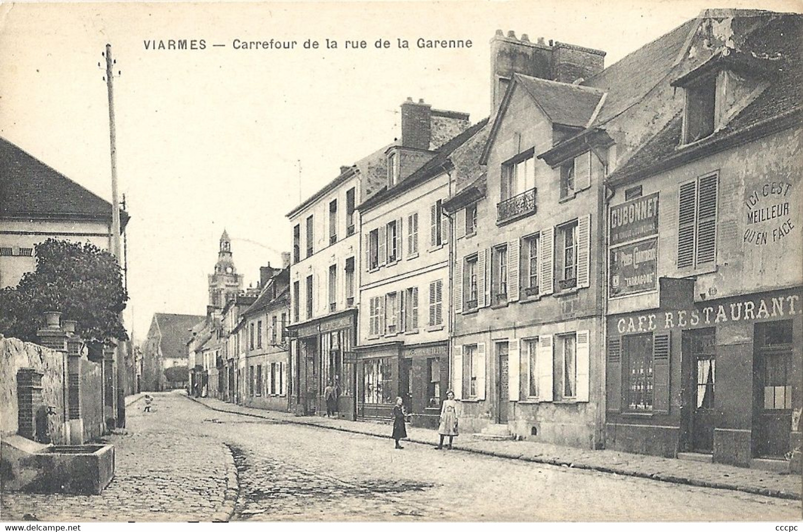 CPA Viarmes Carrefour de la rue de la Garenne