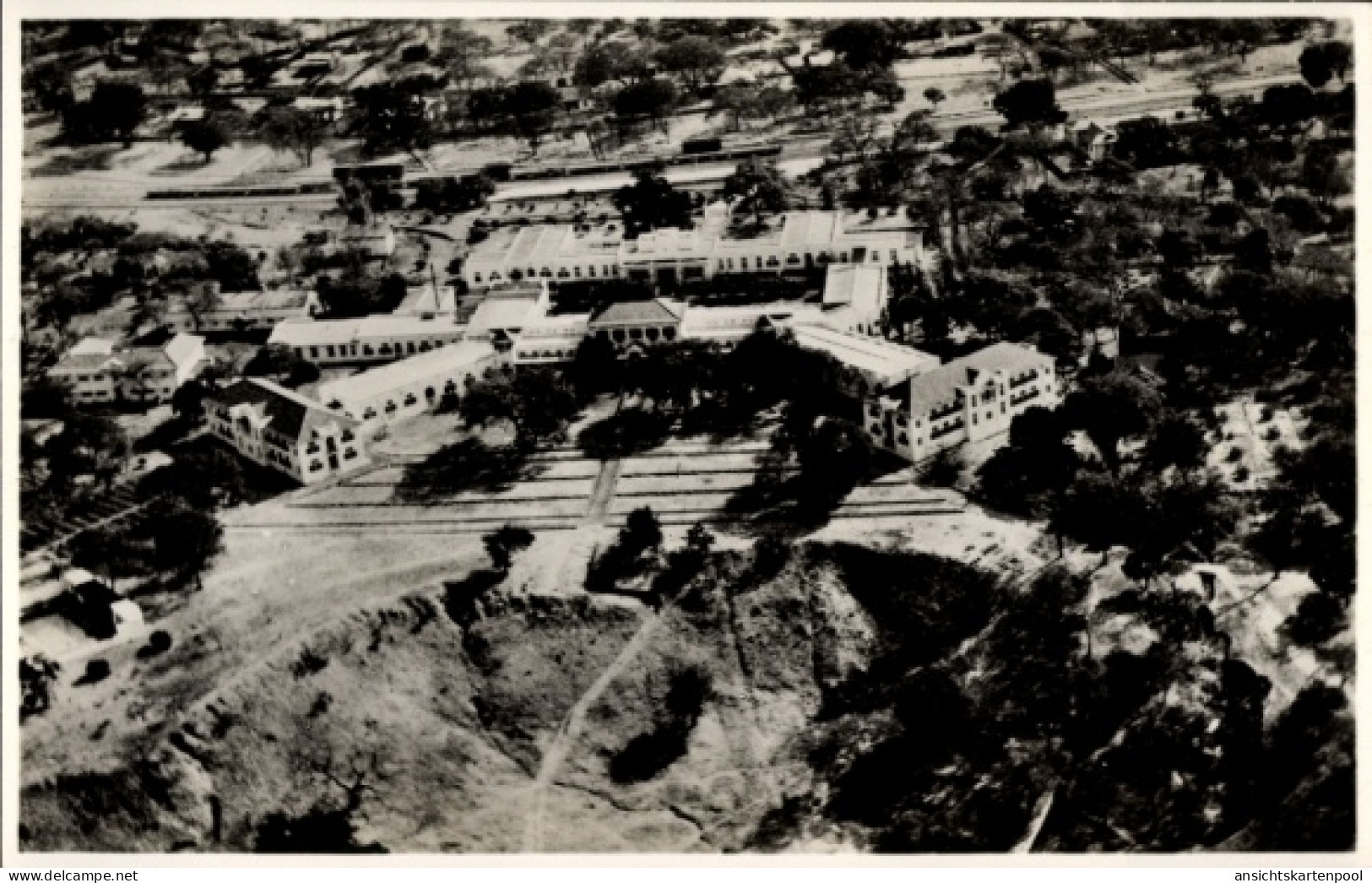 CPA Victoria Falls Simbabwe, Luftaufnahme des Victoria Falls Hotels, umgebende Bäume, Straßen, Par