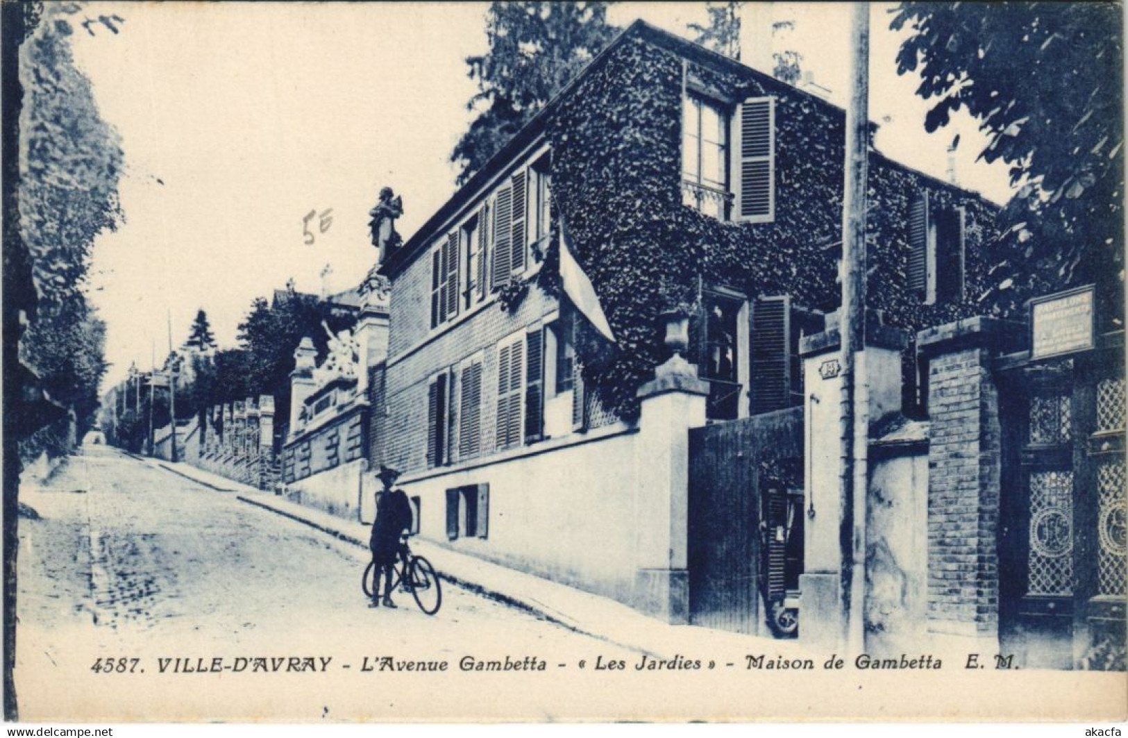 CPA VILLE-D'AVRAY L'Avenue (806831)