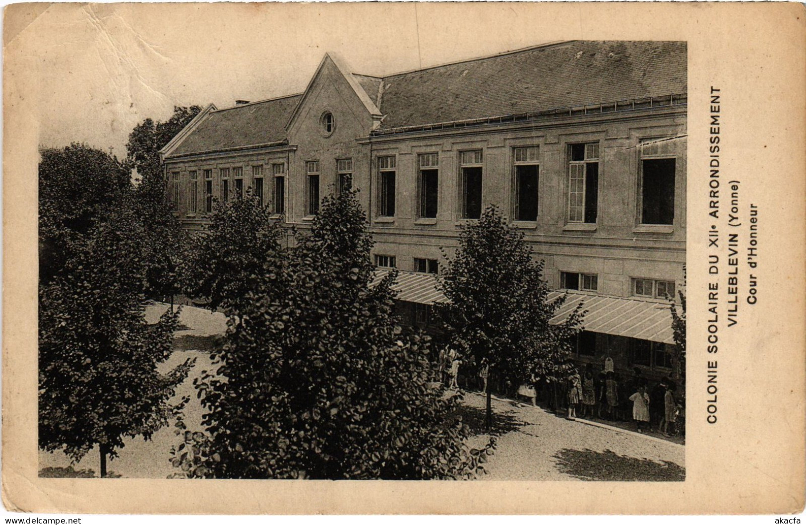 CPA Villeblevin Cour d'Honneur FRANCE (1451543)