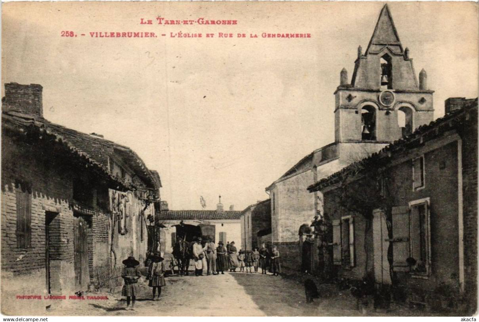 CPA Villebrumier Église et Rue de la Gendarmerie (614963)