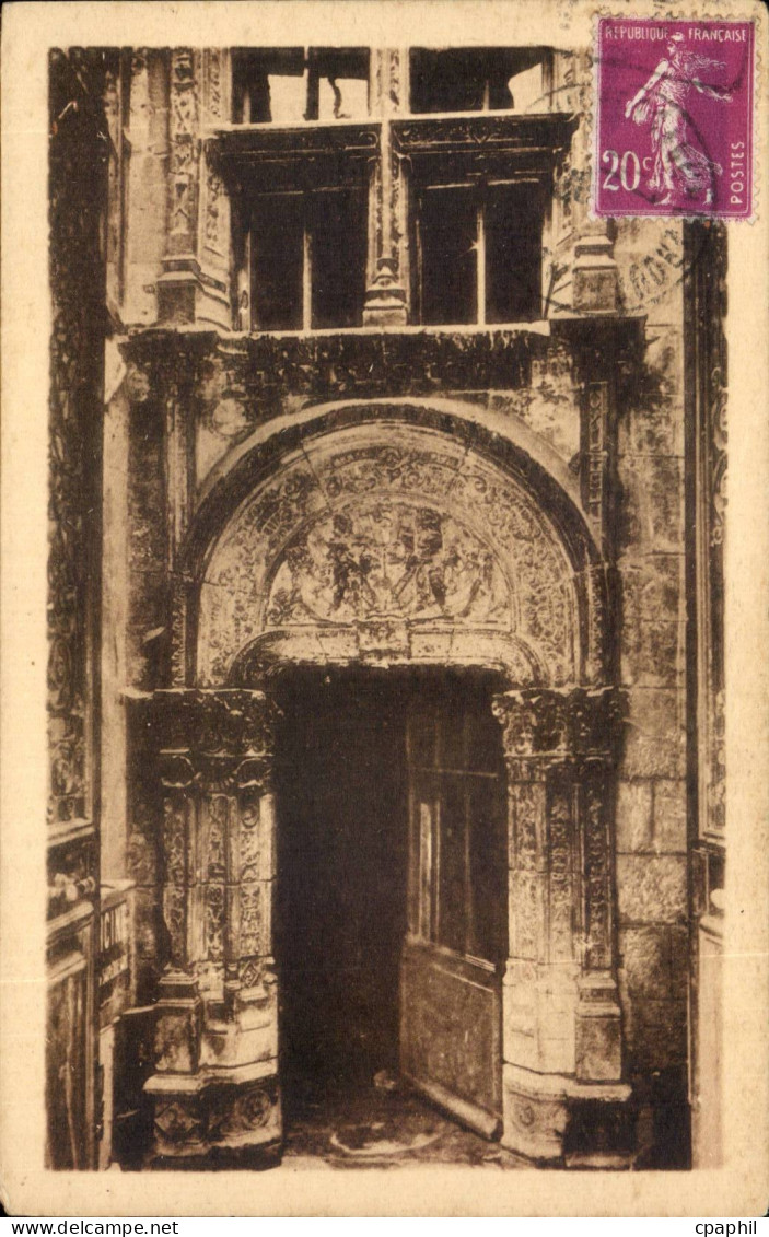 CPA Villefranche de Rouergue Porte Renaissance rue Bories