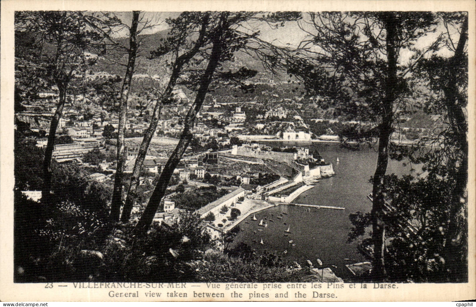 CPA Villefranche sur mer Vue generale prise entre les pins et la Darse