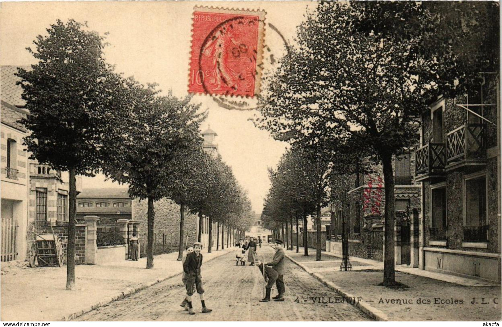 CPA VILLEJUIF Avenue des Écoles (672089)
