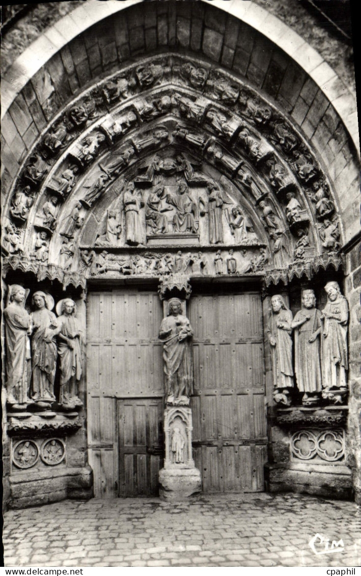 CPA Villeneuve l'Archeveque Yonne Le Portail de l'Eglise XIII et XV siecles