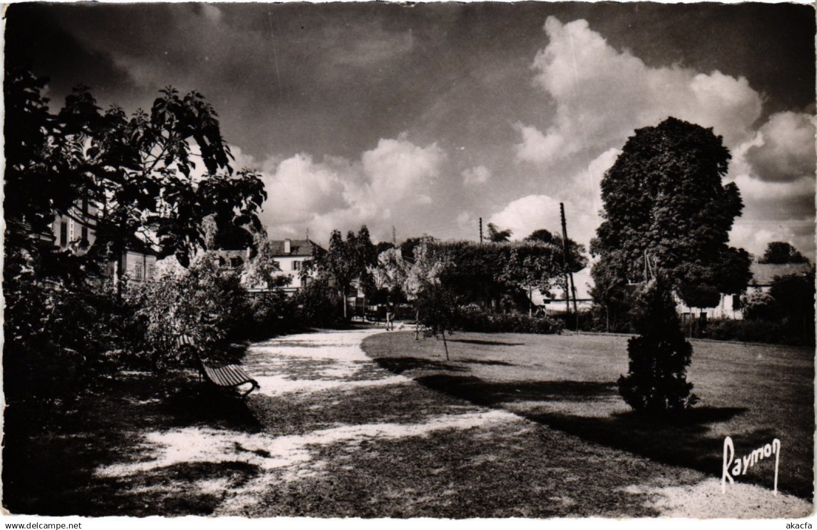 CPA Villeneuve le Roi Le Square (1346709)
