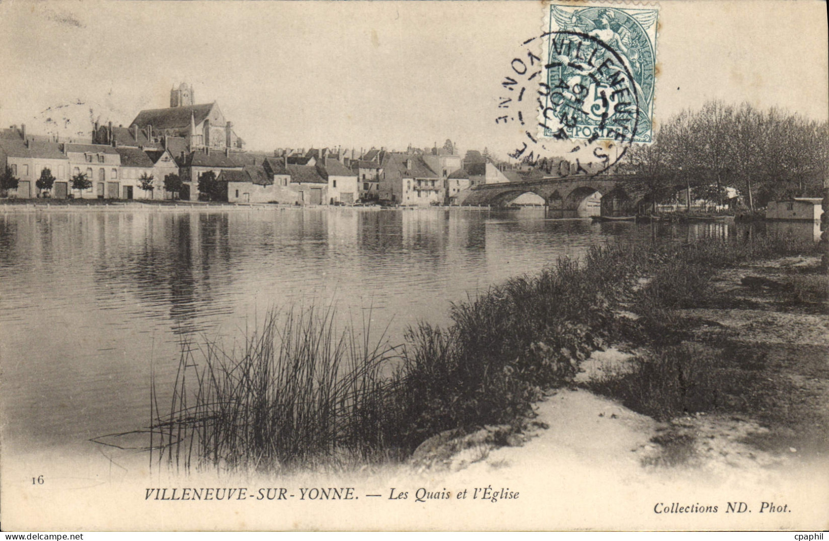 CPA Villeneuve sur Yonne Les Quais et l'Eglise