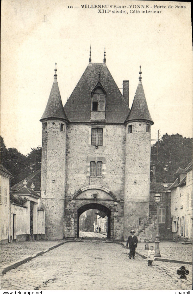 CPA Villeneuve sur Yonne Porte de Sens cote interieur