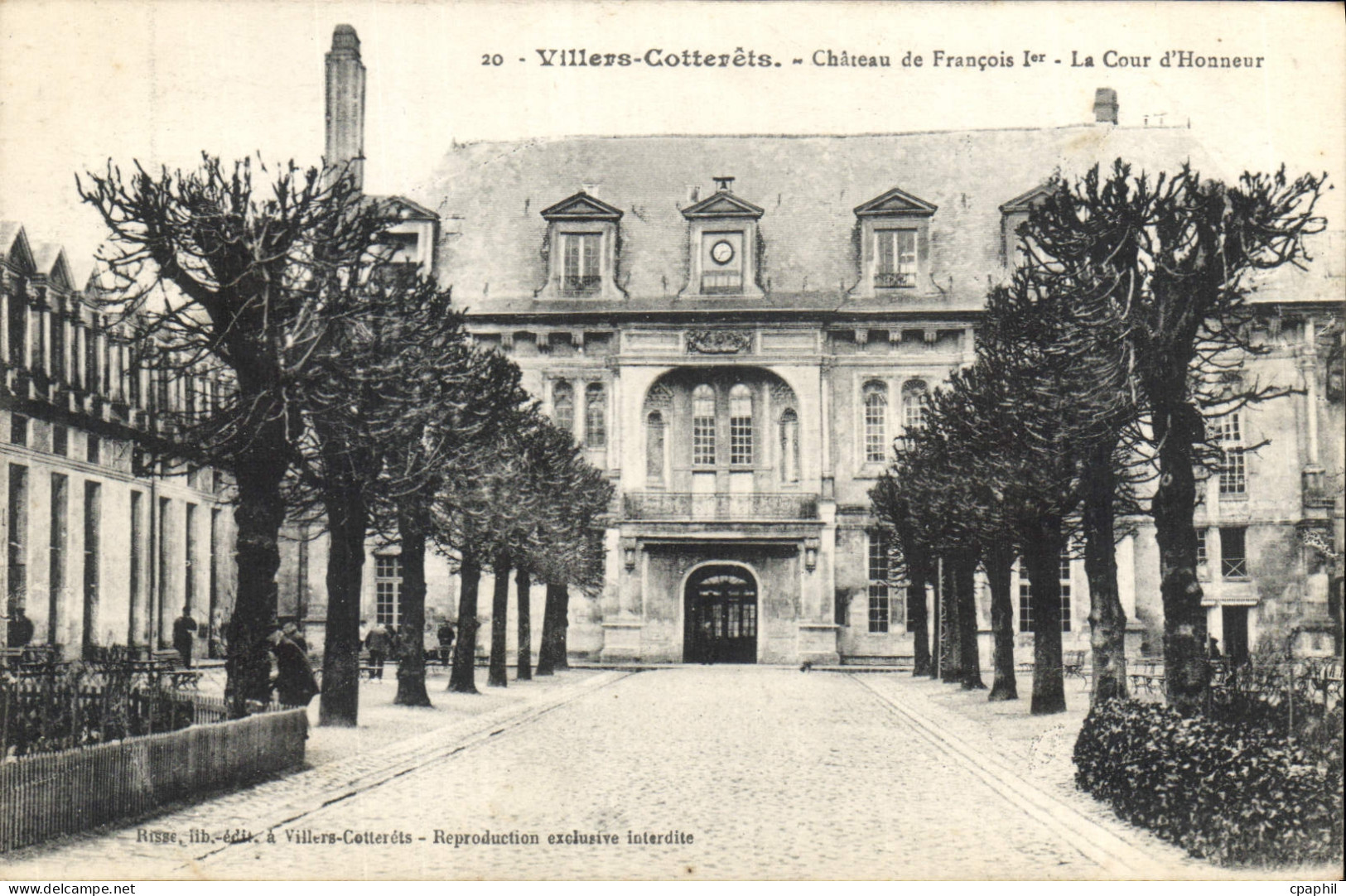 CPA Villers Cotterets Chateau de Francois 1er La Cour d'Honneur
