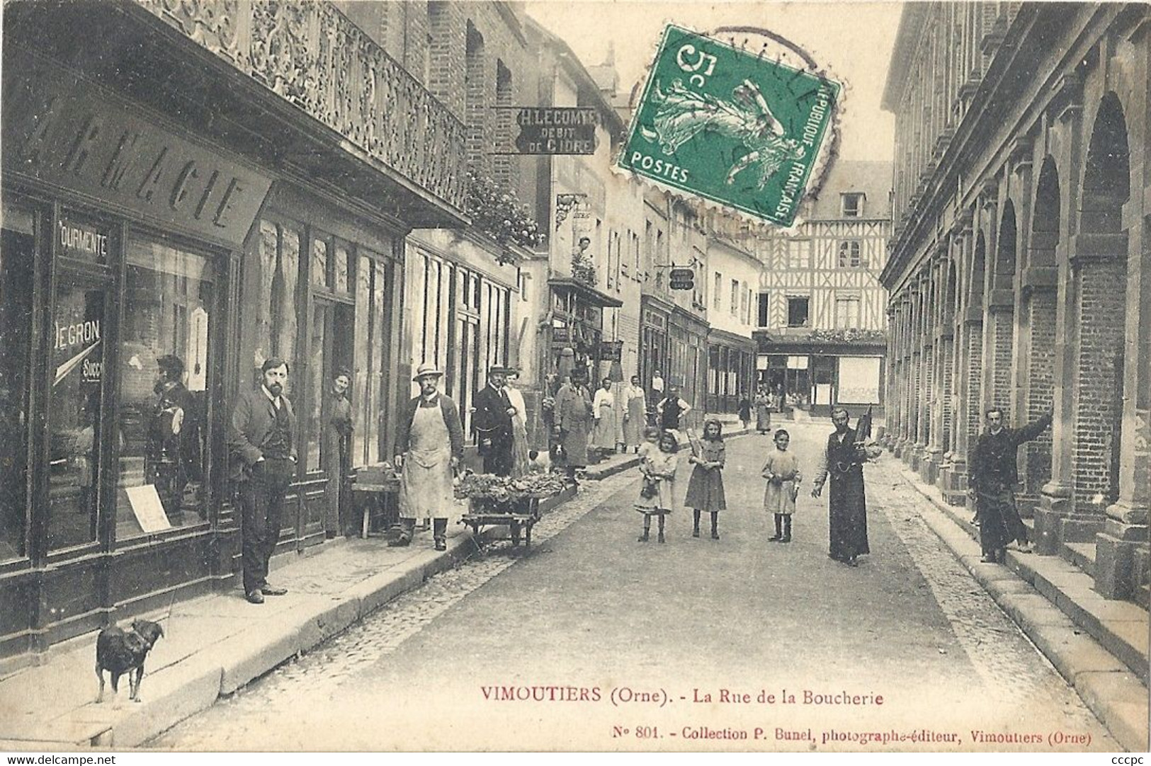 CPA Vimoutiers La Rue de la Boucherie