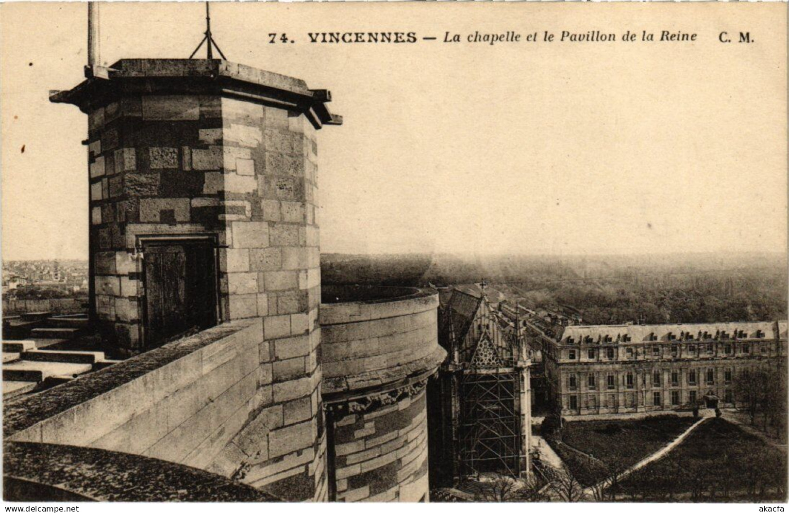 CPA Vincennes La chapelle et pavillon de la Reine (1347049)