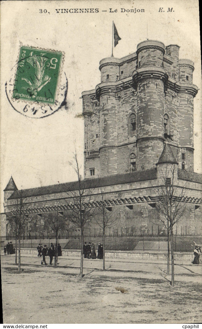 CPA Vincennes Le Donjon
