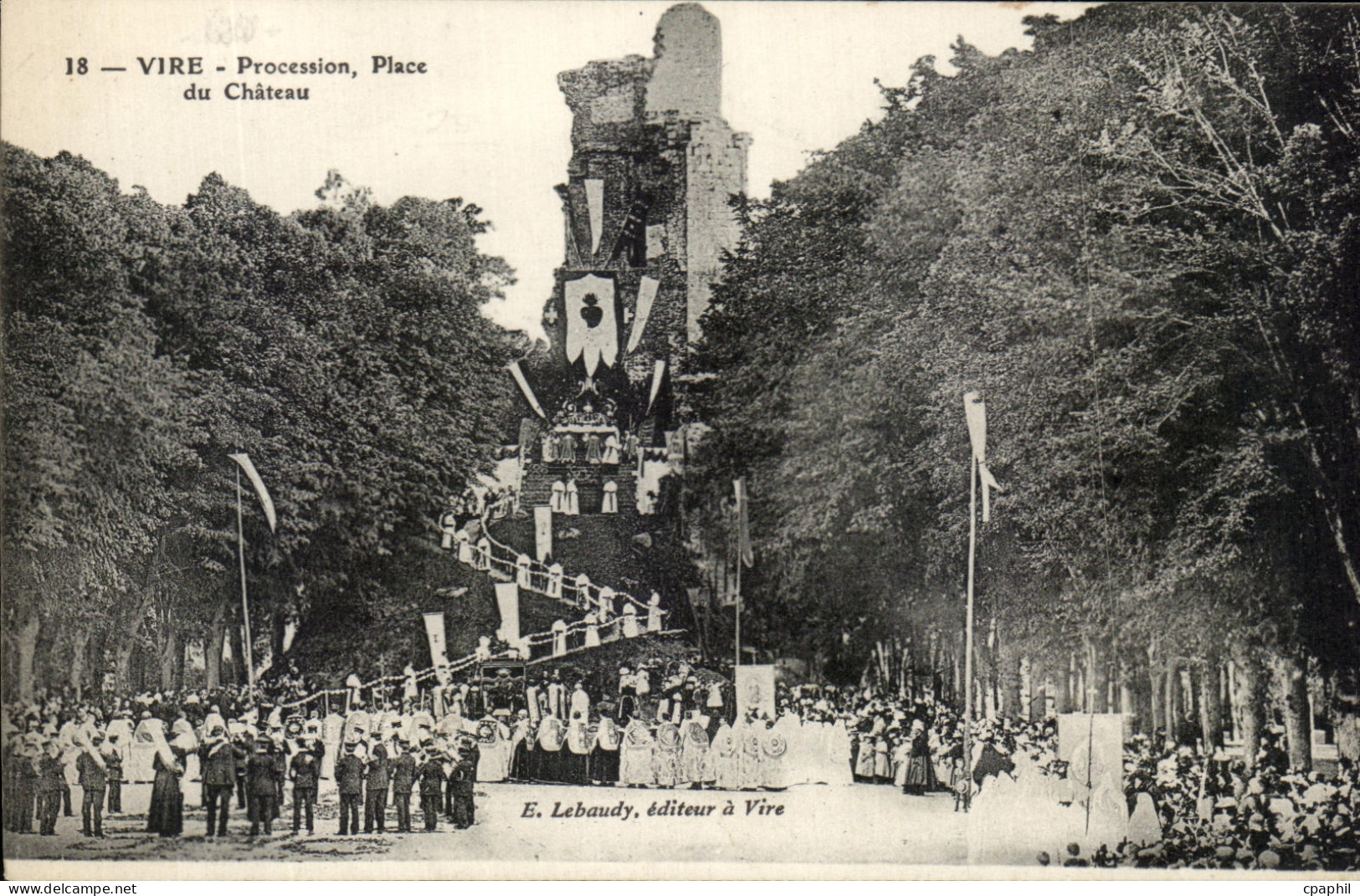 CPA Vire Procession Place du Chateau