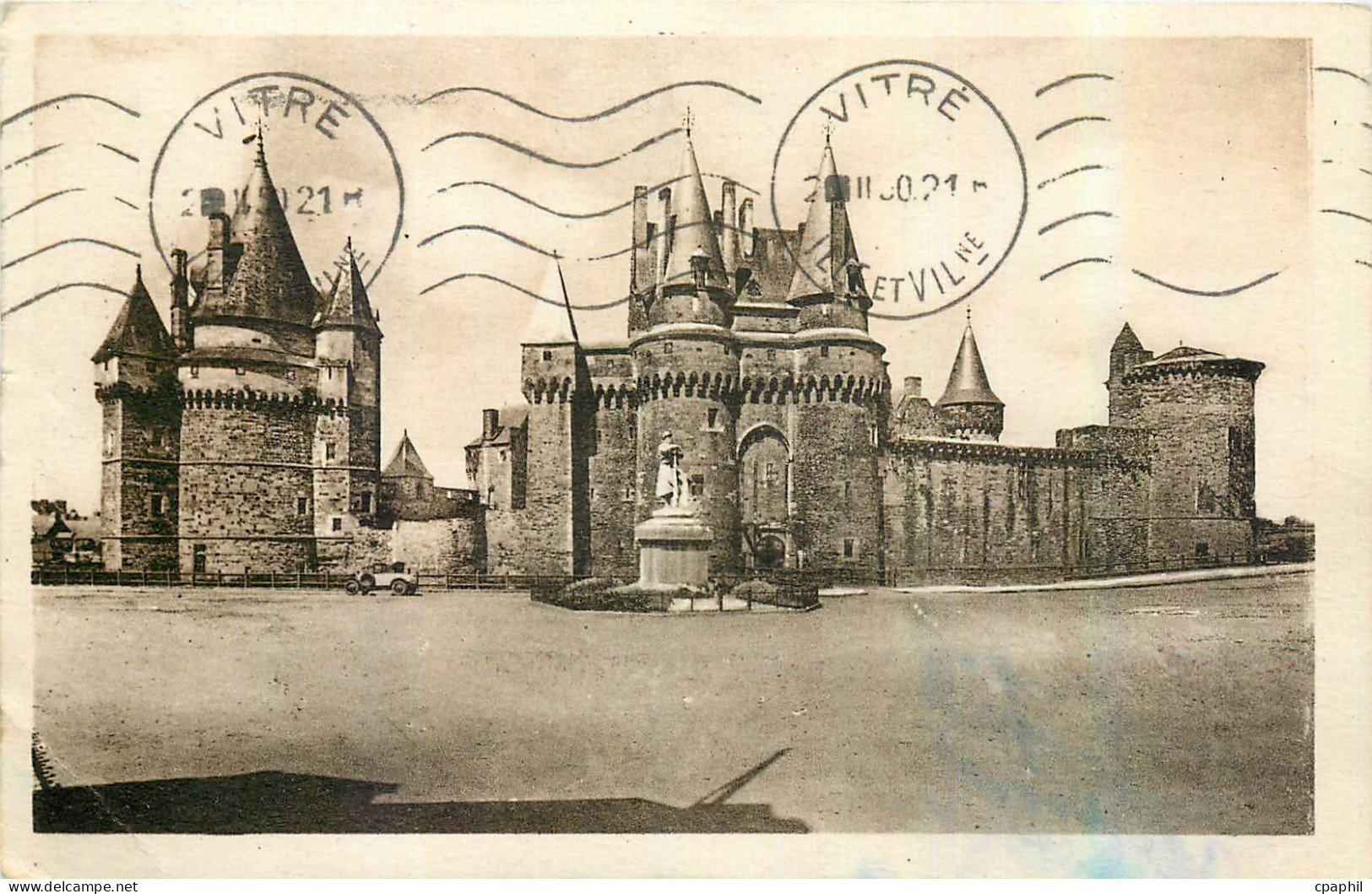CPA Vitre Ensemble de la Facade du Chateau