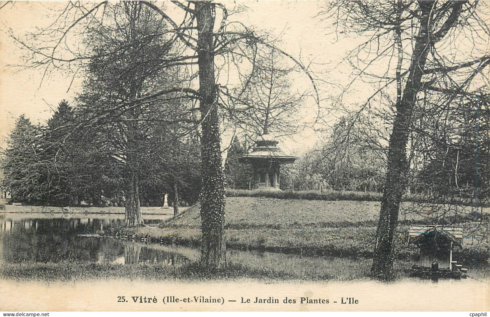 CPA Vitre (Ille-et-Vilaine) Le Jardin des Plantes - L'Ile