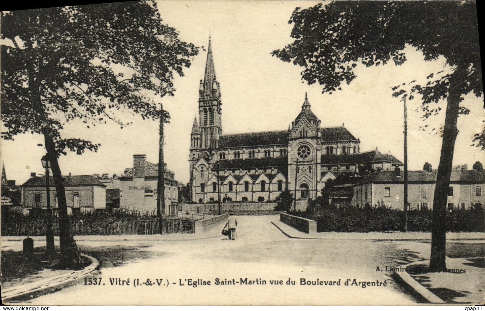 CPA Vitre L Eglise Saint Martin Vue du Boulevard d Argentre