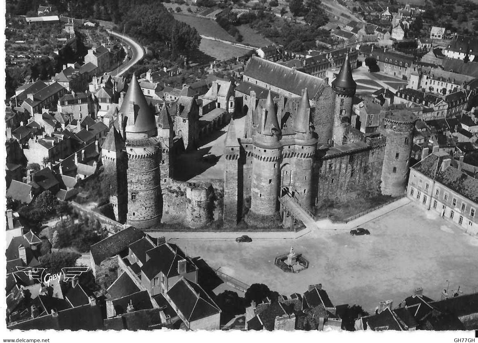 CPA VITRE -LE CHATEAU FEODAL -non circulée