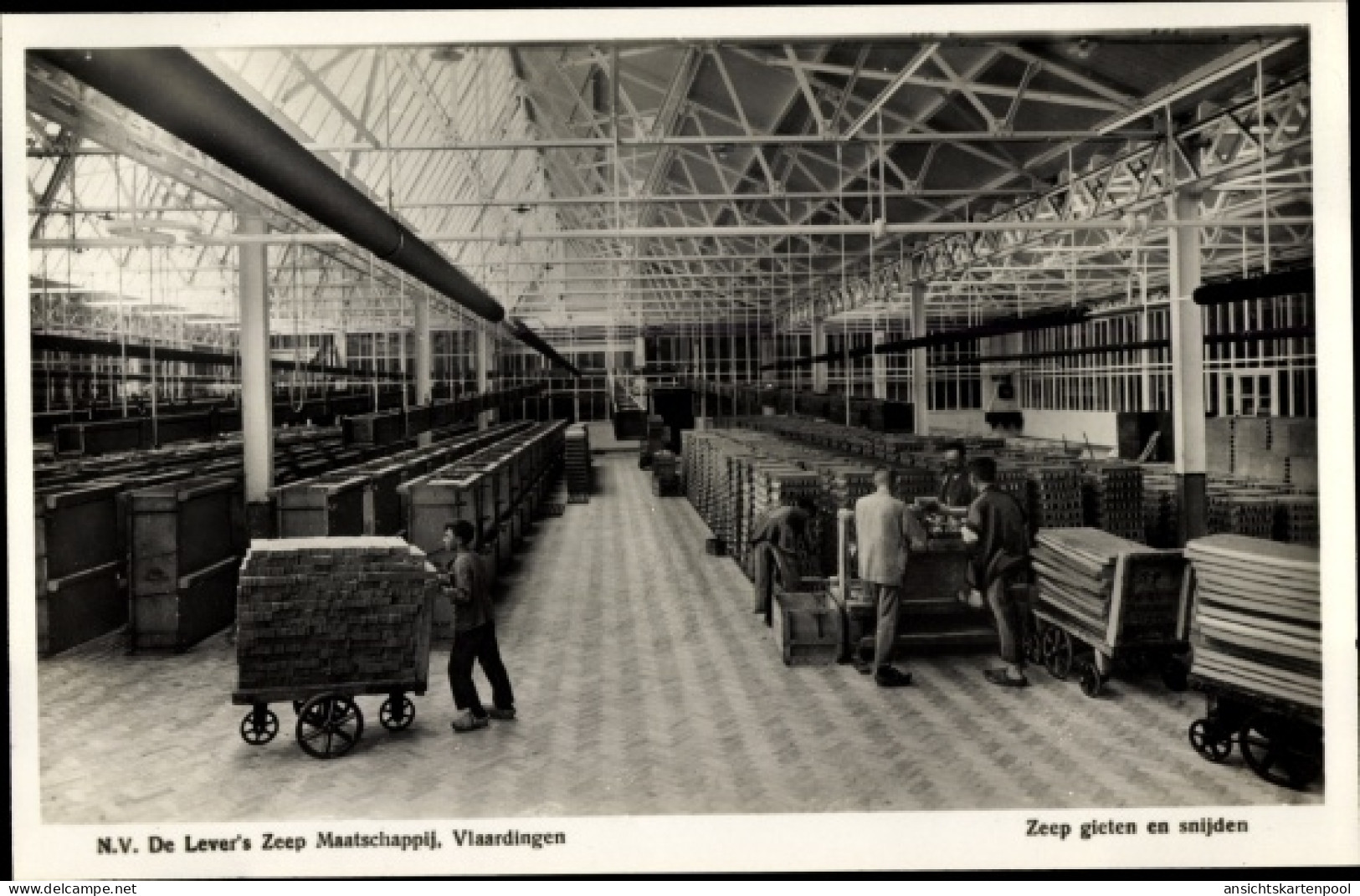 CPA Vlaardingen Südholland, N. V. De Lever's Zeep Maatschappij, Zeep gieten en snijden