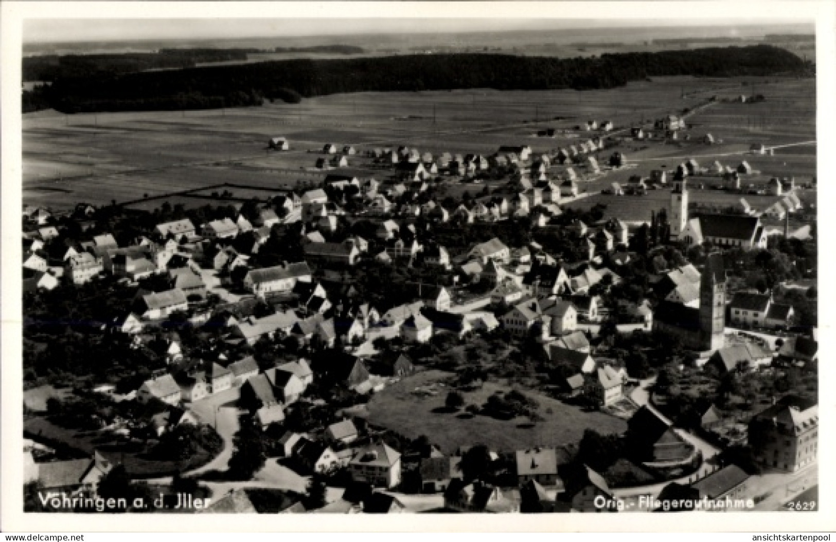 CPA Vöhringen an der Iller Schwaben, Luftaufnahme von Vöhringen, Häuser, Felder, Kirche