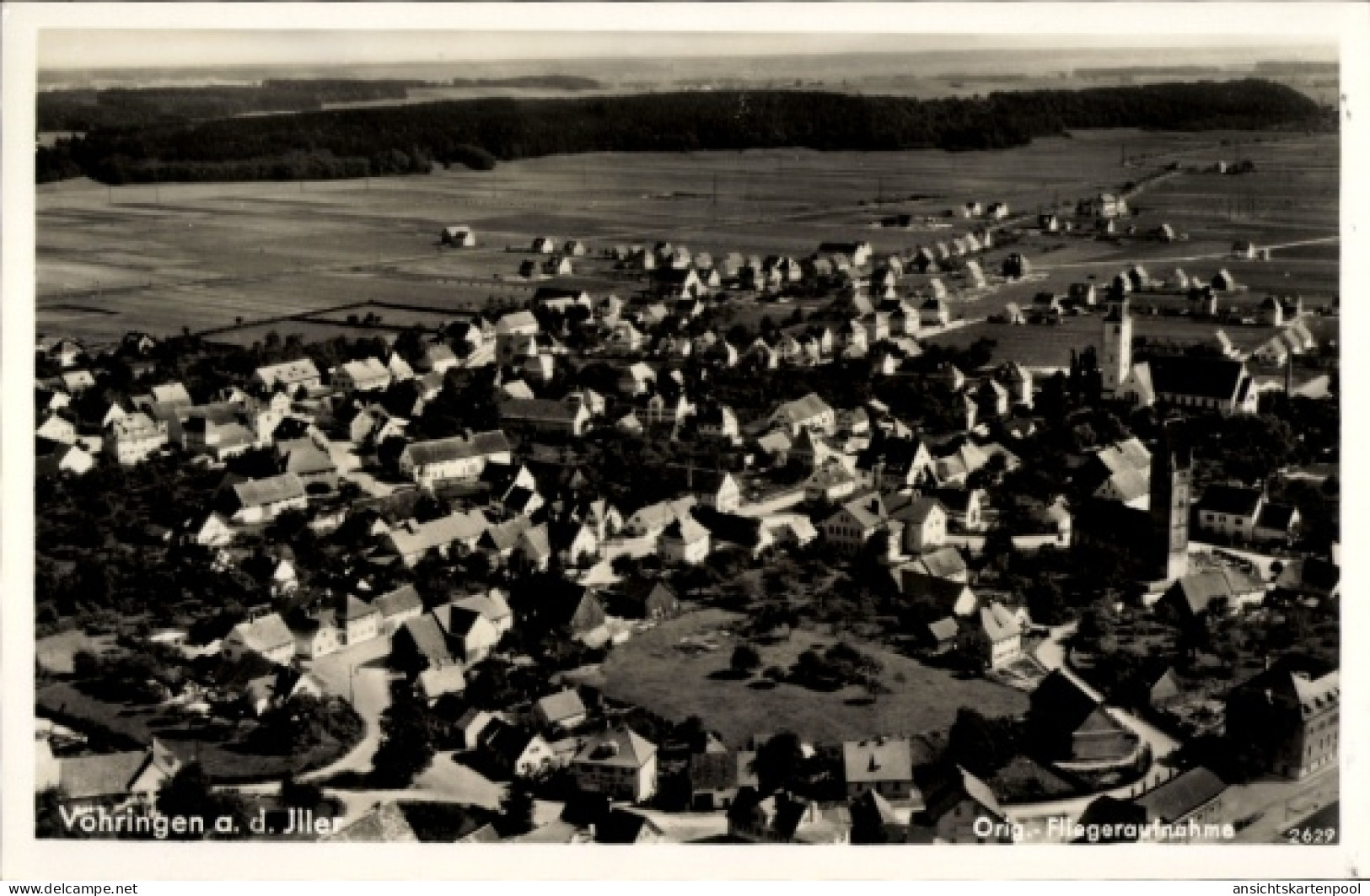 CPA Vöhringen an der Iller Schwaben, Luftaufnahme von Vöhringen, Häuser, Felder, Kirche