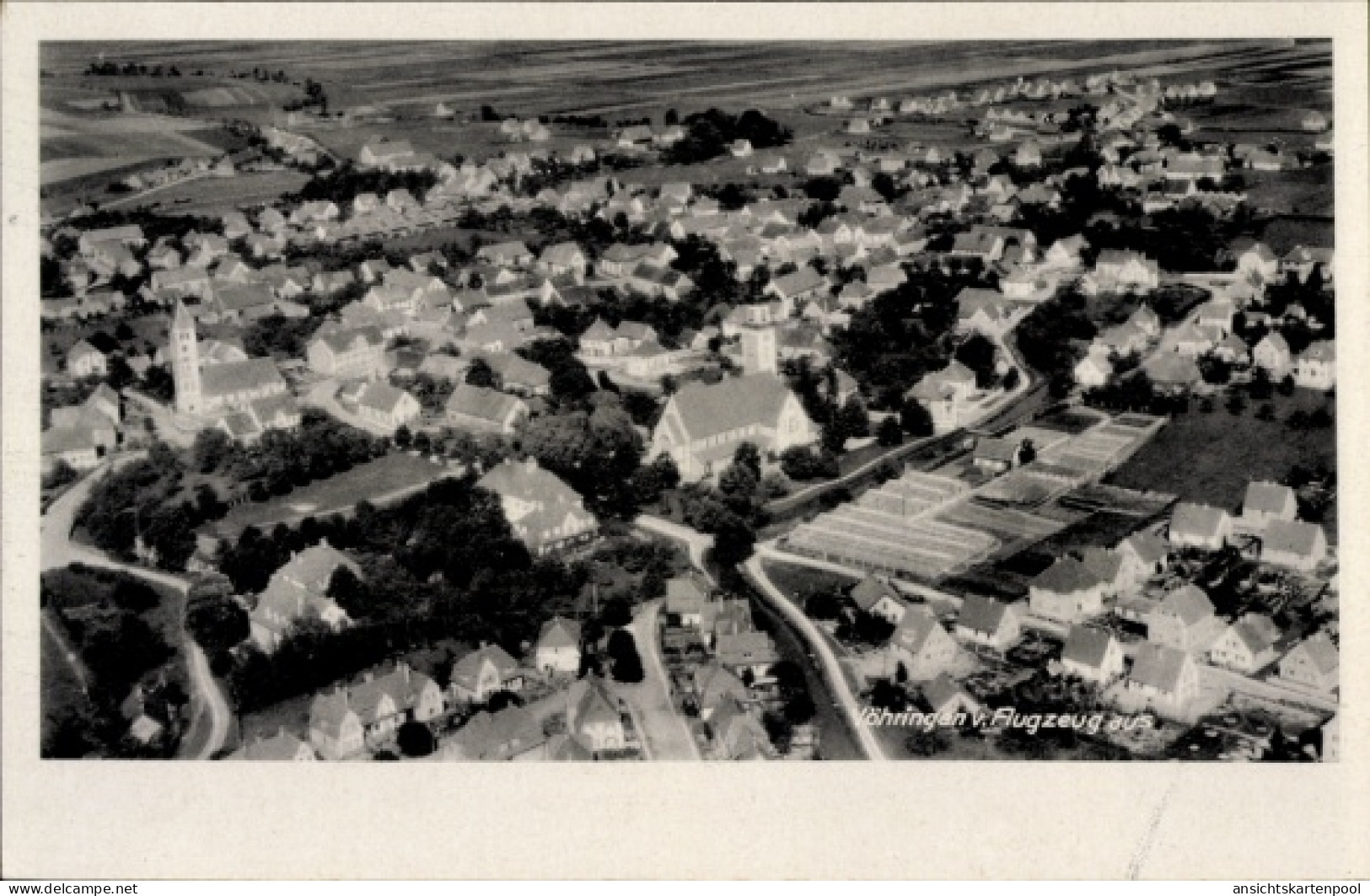 CPA Vöhringen bei Sulz am Neckar Württemberg, Luftaufnahme von Wohngebäude, Felder, Kirche