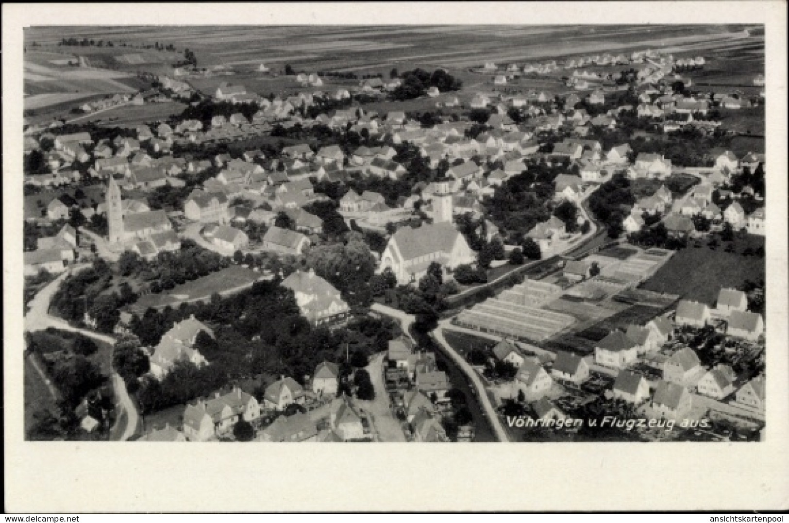 CPA Vöhringen in Württemberg, Luftaufnahme von Häuser, Kirche, Felder, Straßen