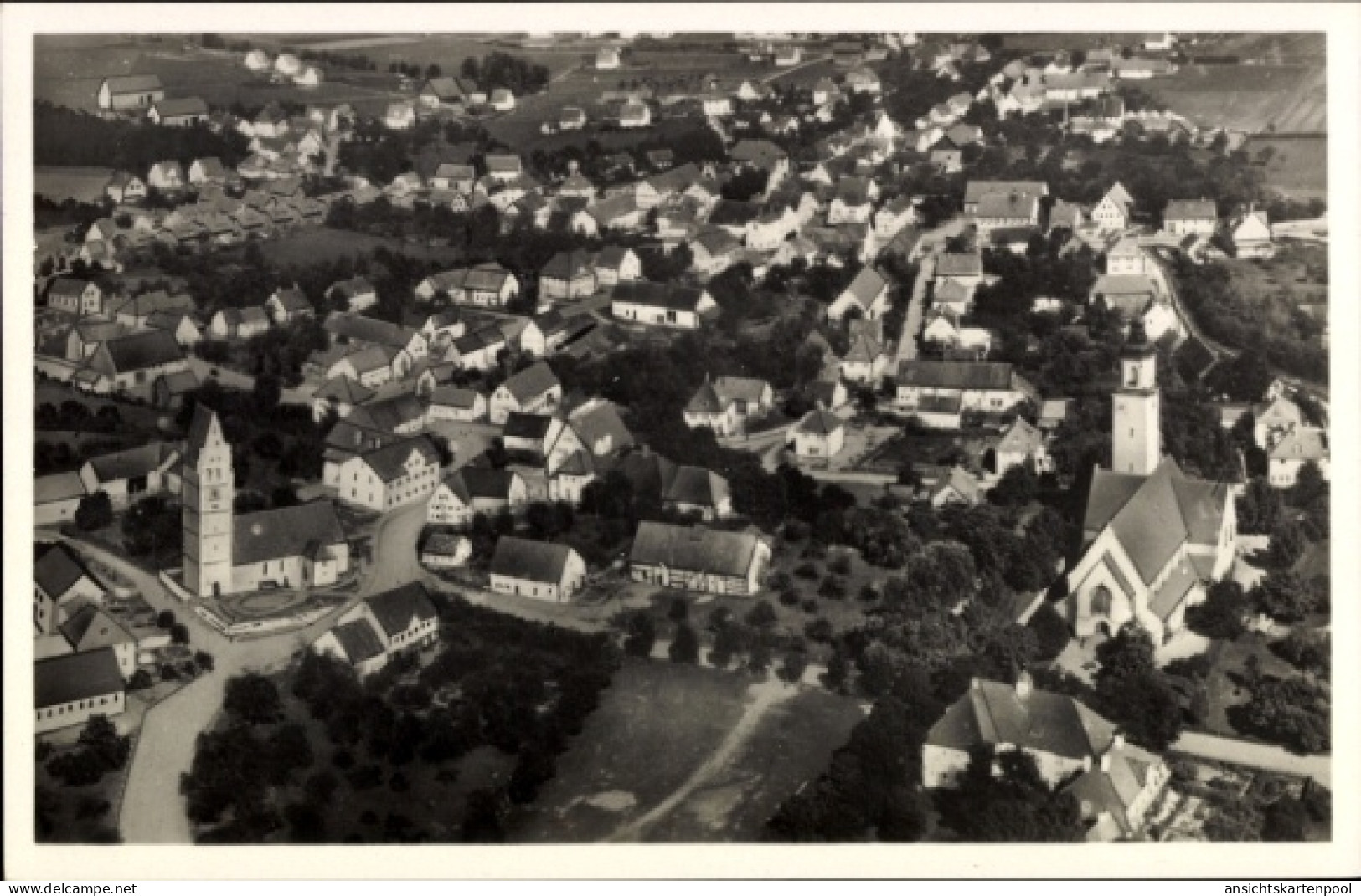 CPA Vöhringen in Württemberg, Luftaufnahme von Wohnhäuser, Kirche, Straßen