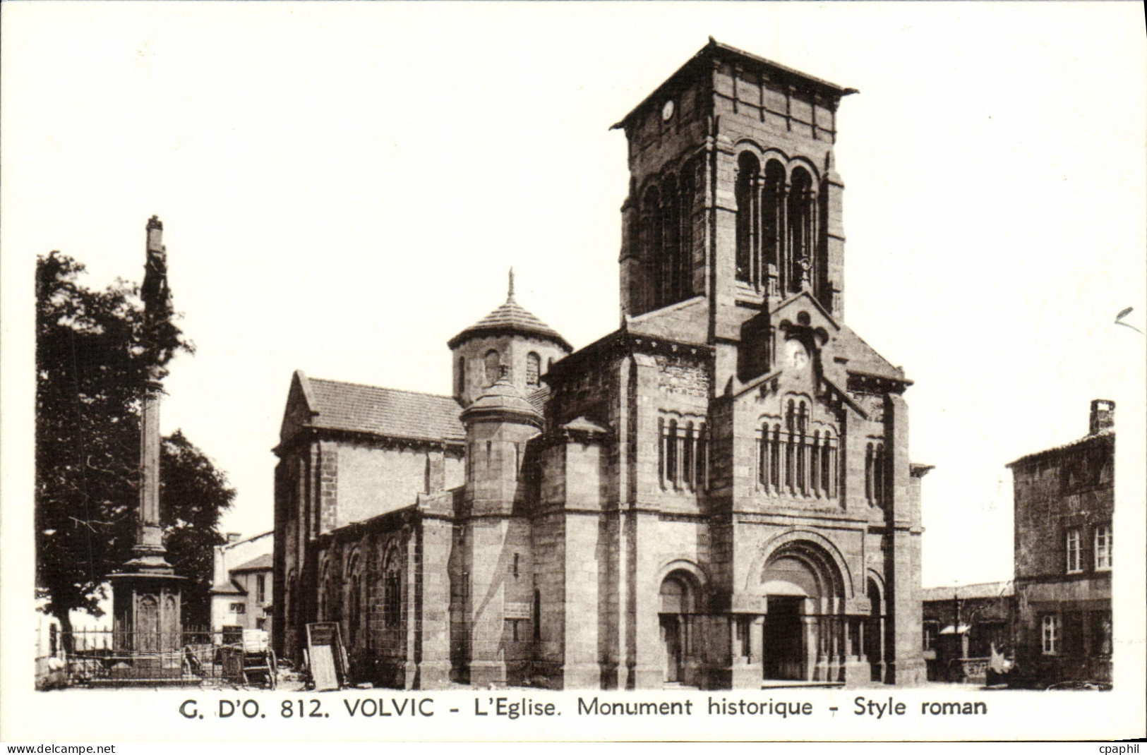 CPA Volvic L'Eglise Monument Historique Style Roman