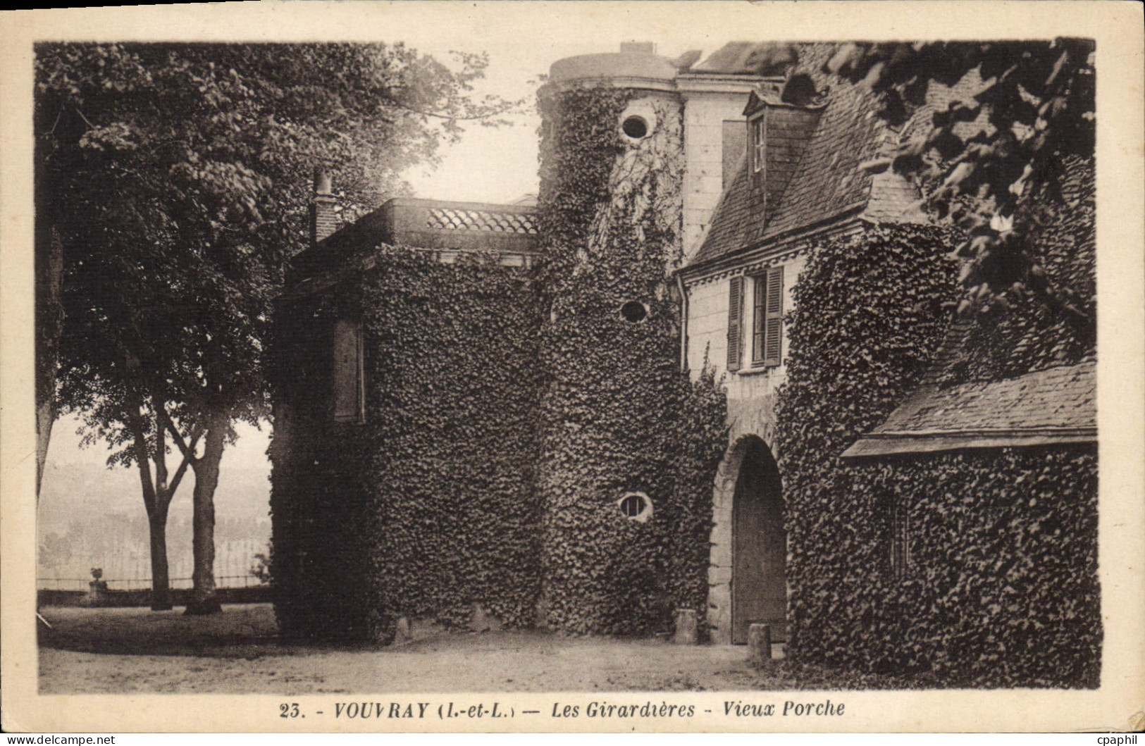 CPA Vouvray Les Girardieres Vieux Porche